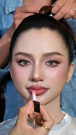 1.1M views · 52K reactions | តុបតែង​ដោយ​សី លា សំអាងការ Hab Make Up Make up by Leang Hair style by Oun Rorth ស្លៀក​ Ah Mey | Leang Make Up | Facebook