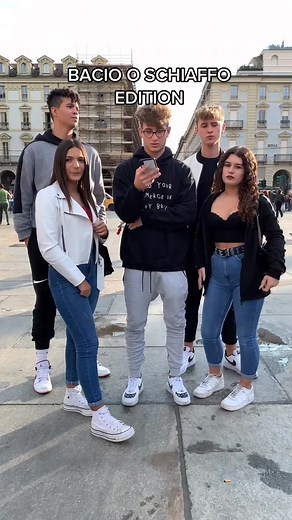 1.6K views · 24 reactions | Bacio o schiaffo? #viral #fyp | Vincenzoo Borrellii | Facebook