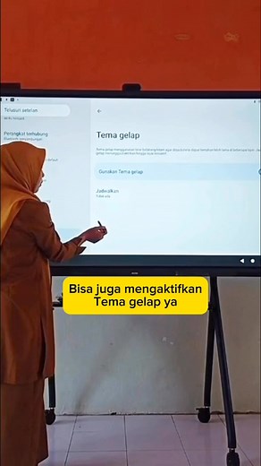 1.5K views · 481 reactions | Kenyamanan visual dapat diatur melalui kecerahan layar, bisa juga merubah latar papan tulis jadi warna gelap agar tidak terlalu silau #IFP #kelasdigital #SmartTV | Rahmaningsi Incy | Facebook