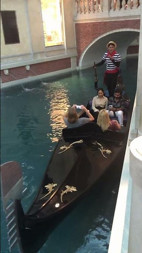 Gondolier Serenade at the Venetian’s Grand Canal Shoppes