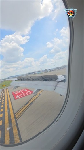 Landing Safely, the wings of the plane opening as it lands 🪽🛩🛬✈️#planes #travel #jet #usa #airport