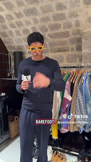 What could a man wear to a boat party in summer? We asked our model Anas – the look: pretty summery and boat-ready. What would you wear?