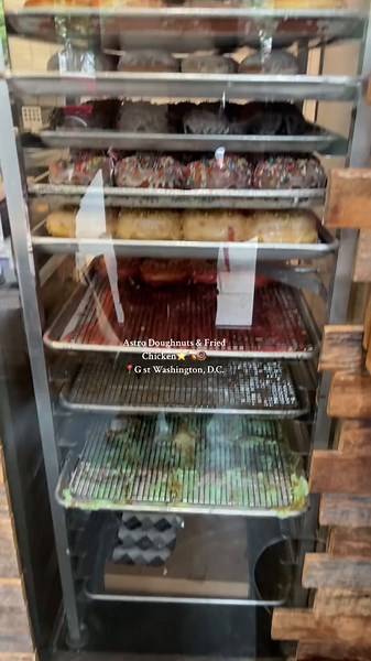 Astro Doughnuts & Fried Checken is such a GEMMMMM⭐️⭐️ dont say i never put yall on nothing !! #foryou #dceats #dmv #doughnut #friedchicken #astro