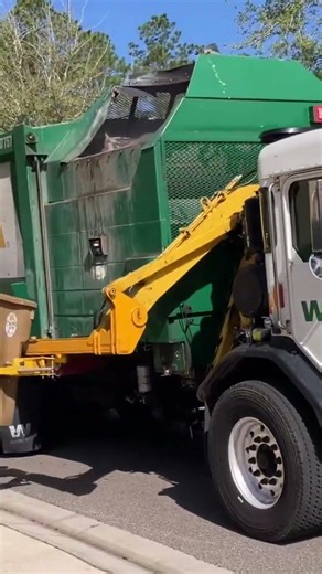 Ex Advanced Disposal Heil Durapack Python