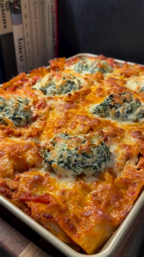 @bullmarketfoodie recreated the viral sheet pan lasagna recipe with Rao's homemade! Trust the expert, make it at home today 🥫🍅🍝 | Rao's Homemade