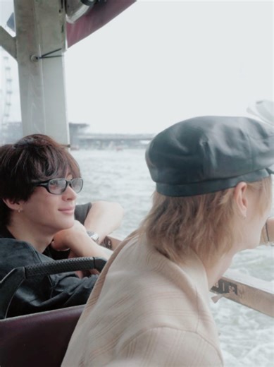 okay singapore I swear i saw my post upload yesterday but I guess I saw wrong (?!) so here I am again :) can't believe I was technically there this morning though haha 🥲 thank u so much for an amazing, and surprisingly funny show! thank you to all of the briize that could and couldn't attend.. and thank you all for your support and we promise to go back soon! as I had said at the concert, as we near our last few shows of this tour, it feels almost bittersweet in a way, that we've come this far 