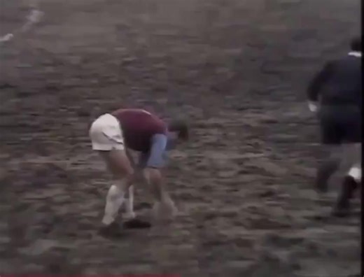 Remembering Scottish striker Andy Lochhead, on what would have been his 85th birthday. #AVFC | Football in the 70s and 80s