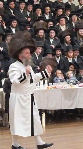 Kretchnif Siget Rebbe Of Williamsburg Dancing Mitzvah Tantz