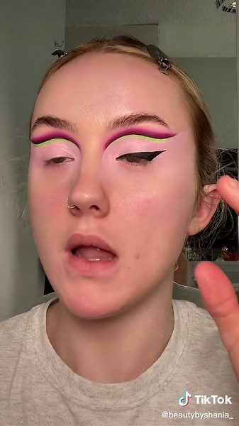 Little neon moment part 2🤍 ps the blursh on my lid creased don’t recommend it! #fyp #4u #foryoupage #viral #4up #foryou #skincare #hairroutine #makeuptutorial #plouise #plouise_makeup_academy #madebymitchell #4upage #makeuptips #neonshadow #makeupvideo