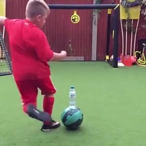 Water Battle Flip Trickshot ! BEST SOCCER VINES: https://youtu.be/UErKN_TUYiI | Freekickerz