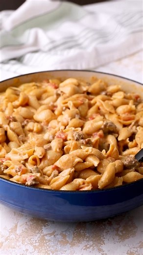 This one pot rotel pasta is an easy weeknight dinner made with ground beef, Velveeta, and Rotel. 🧀 Get a link to the printable recipe in the comments! | Berly's Kitchen