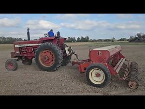 IH 856 w/IH 510 grain drill