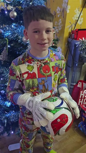one thing on archies list was for some new goalie gloves 🧤🥅⚽️ he cant wait to use them in the new season and see what 2026 brings! ⚽️🥅🧤 #newgloves #newgoalkeepergloves #gkunion @officialonesport