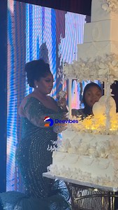 Celebrant cutting her birthday cake😍😍😍 Happy 40th birthday Arike Gold✨❤️ #RegallyArikeAt40 Celebrating one of the finest event planners and actor in Nigeria, Folorunsho Adeola, 40th birthday in grand style. @folorunshoadeola #birthdays #events #coverage #DeevibesMedia | Deevibes Media