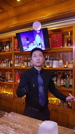 Satisfying! Perfect Ice Sphere Carving #cocktail #bar#shorts