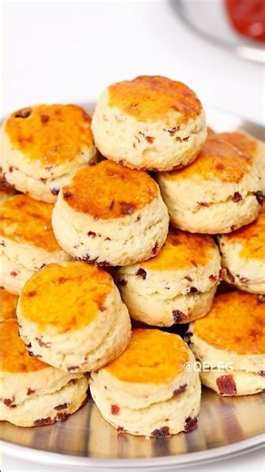 🥛🍪Cranberry scones-buttery, flaky and filled with sweet-tart cranberries 🍓#scones #recipe #baking