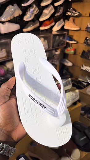 Classy Burberry Slippers for Valentine's Day
