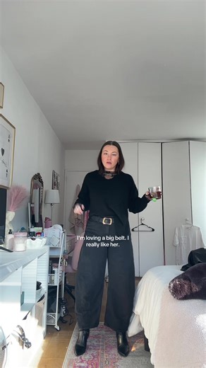 happy Wednesday hunny bunnies 🐇💌🗽🚕🎧 #ootd #outfit #NYC #officeoutfit #outfitideas