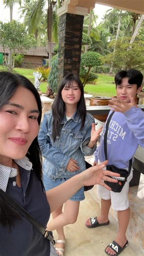 ใครแปลกเลี้ยงชาบู ##รีวิวลิปสติก#แล้วบอกต่อ #ลิ#ลิปแม่ปุ้ยิปเบบี้แกรม