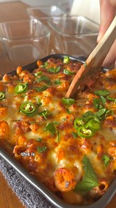 Ingredients & macros 👇 for the full recipe head over to my Recipe Portal and grab the 7 day free trial 🙌 My Recipe Portal contains: ✅ Over 100 high protein recipes ✅ Videos linked to each recipe ✅ New recipes added weekly ✅ Adjustable recipes to desired number of portions ✅ Different categories such as meal prep, >50g protein,