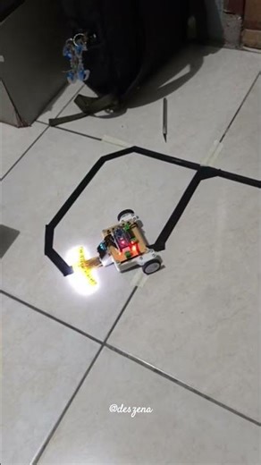 Line Follower Robot Test⚡️#Shorts #Robotics #Arduino