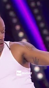 “I'm beggin', beggin' you So, put your loving hand out, baby I'm beggin', beggin' you So, put your loving hand out, darling” 🎵 Sul palco dell’Arena di Verona Madcon – the official page con "Beggin'" per #ArenaSuzuki | Rai Radio2