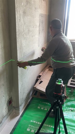 How to Level a Chalk Line Like a Pro #laserlevel #dovoh #renovation #tools #diy
