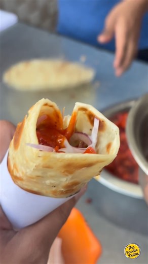 SPICY PANEER ROLL 🌯😋 Tasty Kathi Paneer and Chaap Roll 😋 Foodie #foodie #shorts #trendingshorts