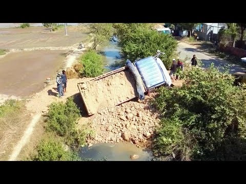 Massive Dumper Sinks in Pit? Dozer Performs Epic Rescue