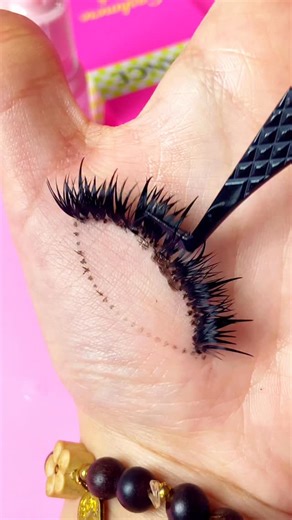 TDANCE® Lash Manufacturer on Instagram: "Practice time ✨ Glue test in progress 👀 Trying, testing and tweaking for better retention and cleaner sets. Because the details matter.🖤 Shop now at tdancelashes.com or download the TDANCE App 🤗 . . . . . . 🇺🇸𝗨𝗦: ✨ 𝗡𝗲𝘄 𝘂𝘀𝗲𝗿𝘀: 𝟯𝟬% 𝗼𝗳𝗳 𝘄𝗶𝘁𝗵 𝗰𝗼𝗱𝗲 𝗡𝗘𝗪𝗨𝗦 🚚 𝗙𝗿𝗲𝗲 𝘀𝗵𝗶𝗽𝗽𝗶𝗻𝗴 $𝟴𝟵+ (𝟭-𝟰 𝗱𝗮𝘆𝘀) 🇬🇧𝗨𝗞: ✨ 𝗡𝗲𝘄 𝘂𝘀𝗲𝗿𝘀: 𝟯𝟬% 𝗼𝗳𝗳 𝘄𝗶𝘁𝗵 𝗰𝗼𝗱𝗲 𝗡𝗘𝗪𝗧𝗗 🚚 𝗙𝗿𝗲𝗲 𝘀𝗵𝗶𝗽𝗽𝗶𝗻𝗴 £𝟱𝟵+ (𝟭-𝟯 𝗱𝗮𝘆�