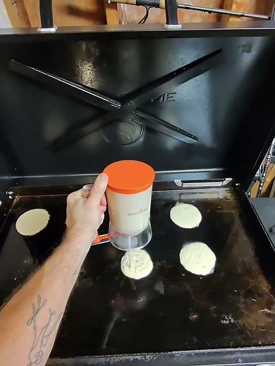 Perfect Pancakes in seconds! 🥞Blackstone Pancake Dispenser