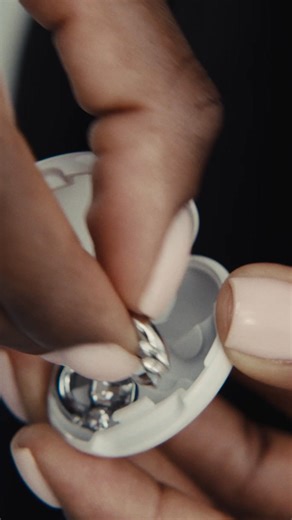 Make a statement in Swarovski x Loop 💎 Hand-finished with Swarovski Crystals and designed for crystal-clear sound, this showpiece elevates every live experience — and look. ✨ Looks like jewelry ✨ Keeps sound clear ✨ Protects your ears ✨ Limited-edition design Make them yours with 100-day, hassle-free returns. | Loop