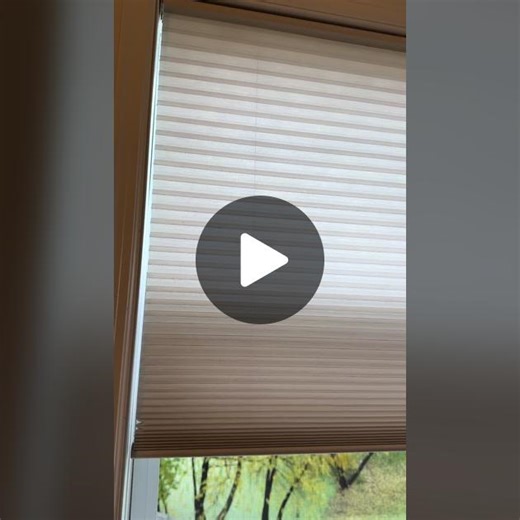 Dusting blinds, accordion blinds, blinds, cleaning tips, clean with me #bubblesandbuckets #cleaningmotivation #cleaning #cleaning #dusting