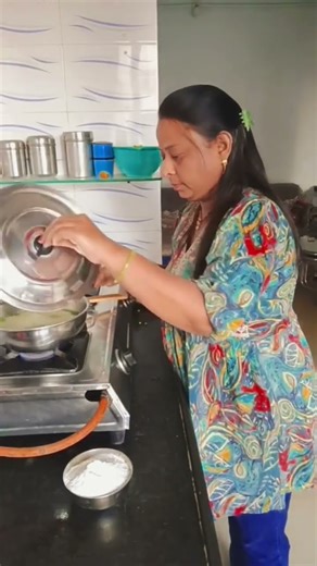 गुजराती स्टाइल खीचू#viral#trendy #short feed#recipe#Kishor Kumar song @CookingwithShubhangi