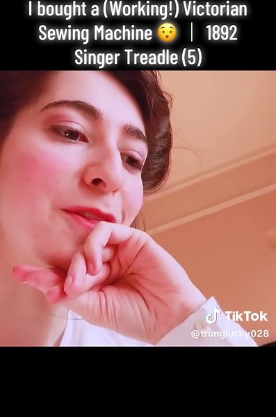 I bought a (Working!) Victorian Sewing Machine 😯 ｜ 1892 Singer Treadle (5)