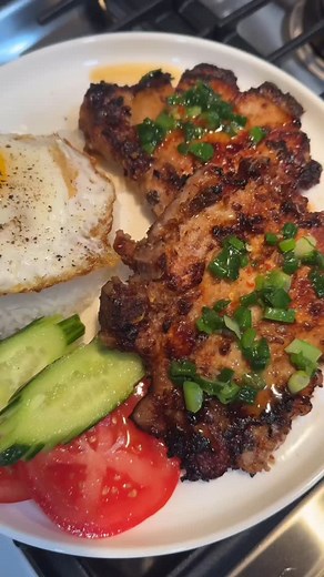 Hawaii's Best Kitchens on Instagram: "👀 WATCH THIS! Lemongrass Pork Chops Recipe You Can’t Miss 🔥 Juicy, tender, and bursting with fresh citrusy lemongrass flavor 🍋🐖 This is next-level pork chop perfection! Slits cut in the meat help it cook faster and keep it flat no curling edges here! Marinated in garlic, lemongrass, oyster sauce, fish sauce, brown sugar, and more for that deep, umami-rich flavor you crave. Pan-fried to golden perfection and topped with aromatic scallion oil served best w