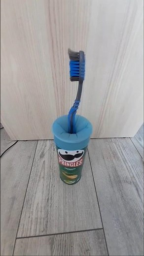 EASY PRINGLES CAN toothbrush holder - glove, sponge diy #tutorial #howtomake #craft #trash #easy