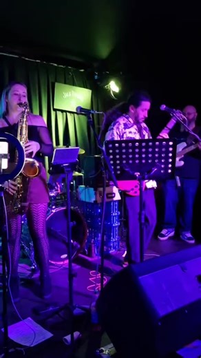 Some random clips from the last gig. Bit of a gap until my next Skaper gig, but I have an Iscalators gig coming up first Sunday in March so not too long to wait! #saxophone #backingvocal #ska #band #gig