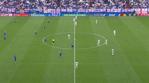 Pundits stunned at lack of England half-time changes as 'sack Southgate' trends