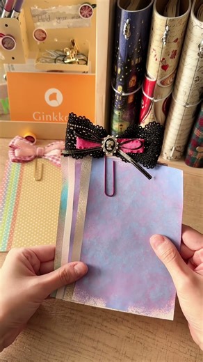 My paper clips collection! Organizing these ephemera with me.