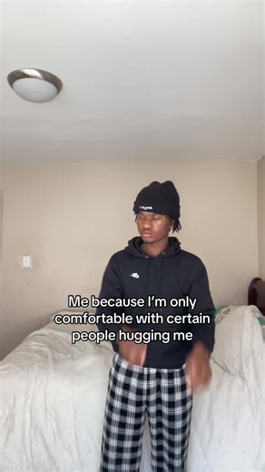 div2thurl (@div2thurl6)’s video of hugs