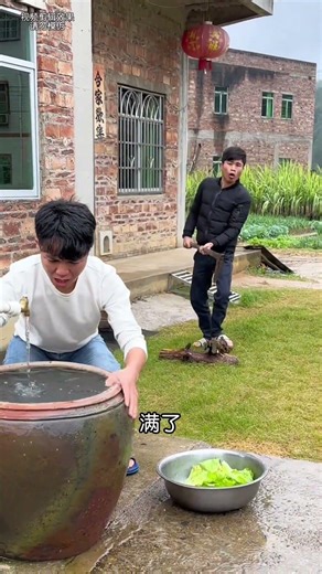100 Ways to Break a Bottle #funny #故事分享 #comedy