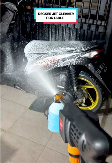 DECKER Jet Cleaner Portable adalah solusi praktis untuk mencuci mobil dan motor tanpa ribet. Dengan tekanan air tinggi, alat ini mampu membersihkan kotoran membandel dengan cepat dan efisien. #jetcleaner #jetcleanerportable #alatcucimobil #alatcucimotor #decker