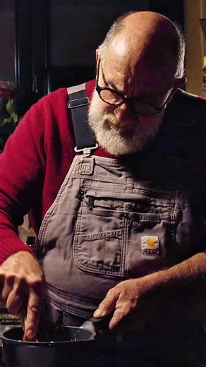 Giorgione Orto e Cucina on Instagram: "Adesso online 🫕 la mia fondutina ai 4 formaggi. Ci ho messo Taleggio, Pecorino di fossa, Pecorino di Pienza e un nonnulla di Caciottina Colfiorito. Mi hanno detto che per vedere la ricetta c’è il link nelle storie e nella bio, non so che significa, ma voi sapete come fare🧀"