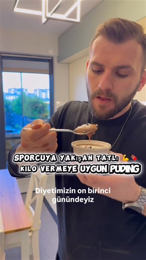 Ruhi Eriş || Personal Trainer | Fitness | Çanakkale on Instagram: "Şekersiz, unsuz ama tatlı krizini bitiren bir puding yaptım 🍫🍌 Tarifi kaydetmeden geçme 👀✨ ➡️ 1 ortalama kase ≈ 190–200 kcal 🍫🍌 Fit Puding Tarifi Malzemeler: •1 adet olgun muz •1 su bardağı (yaklaşık 40–50 g) ince öğütülmüş yulaf •1 su bardağı (200 ml) laktozsuz süt •2 yemek kaşığı ham kakao 💡 Artıları: ✔ Şekersiz ✔ Uzun süre tok tutar ✔ Tatlı krizleri için ideal ✔ Lif ve enerji deposu #motivasyon #personaltrainer #çanakkal