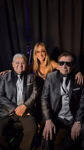 Una gran noche la de ayer en el Coca-Cola Music Hall. Agradezco profundamente a los maestros Richie Ray y Bobby Cruz por la confianza en nuestra casa productora para un evento tan significativo. A Cucco Peña y a la Filarmónica, mis felicitaciones por un trabajo magistral. A todo el equipo de trabajo, muchas gracias; al igual que a los auspiciadores y, muy en particular, a los fanáticos de la salsa, que siempre nos brindan su respaldo. | Alexandra Fuentes