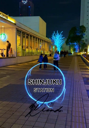 新宿駅の美しい瞬間を俯瞰する