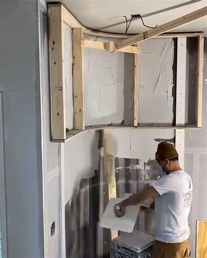 These jigs help these plasterers get a perfect curve every time 👏😲 | UNILAD Tech