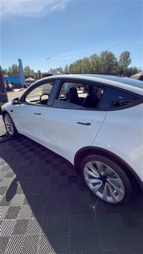 2026 Tesla Model Y Juniper Exterior | Pearl White MultiCoat in 20” Helix Wheels