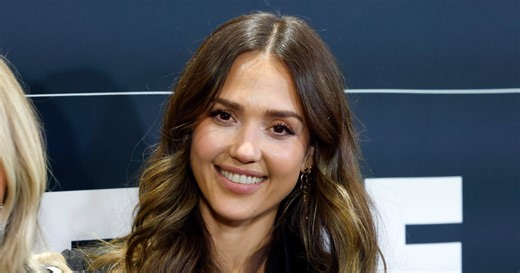 Jessica Alba Spotted Without Her Wedding Ring in 1st Red Carpet Appearance Since Cash Warren Split